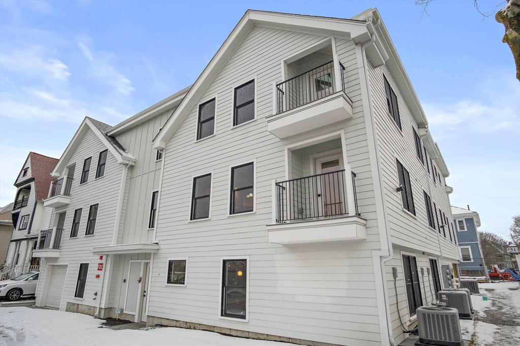 127 E Cottage St 1