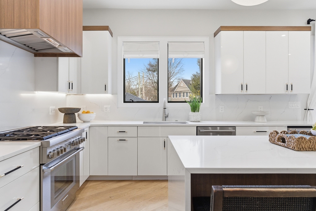 16-18 Josselyn Pl 16