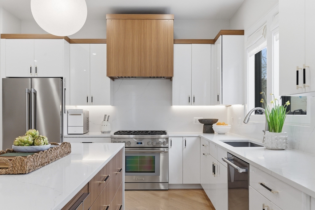 16-18 Josselyn Pl 16