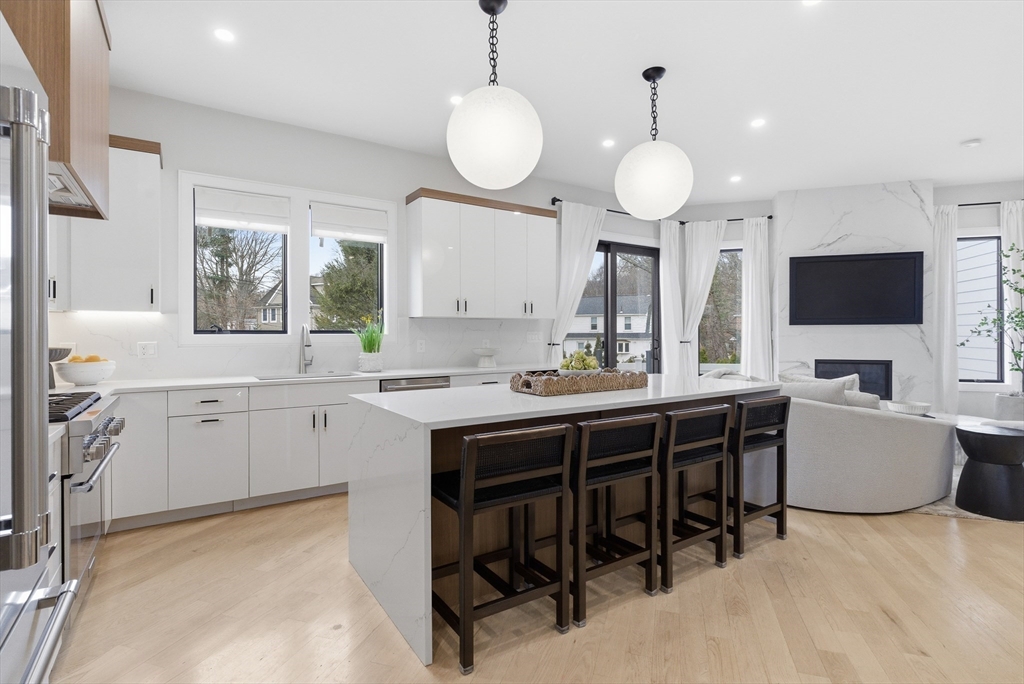 16-18 Josselyn Pl 16