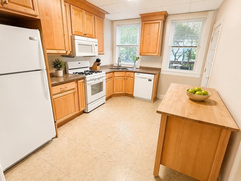 14 Hartland St #1, Boston, MA Photo #3