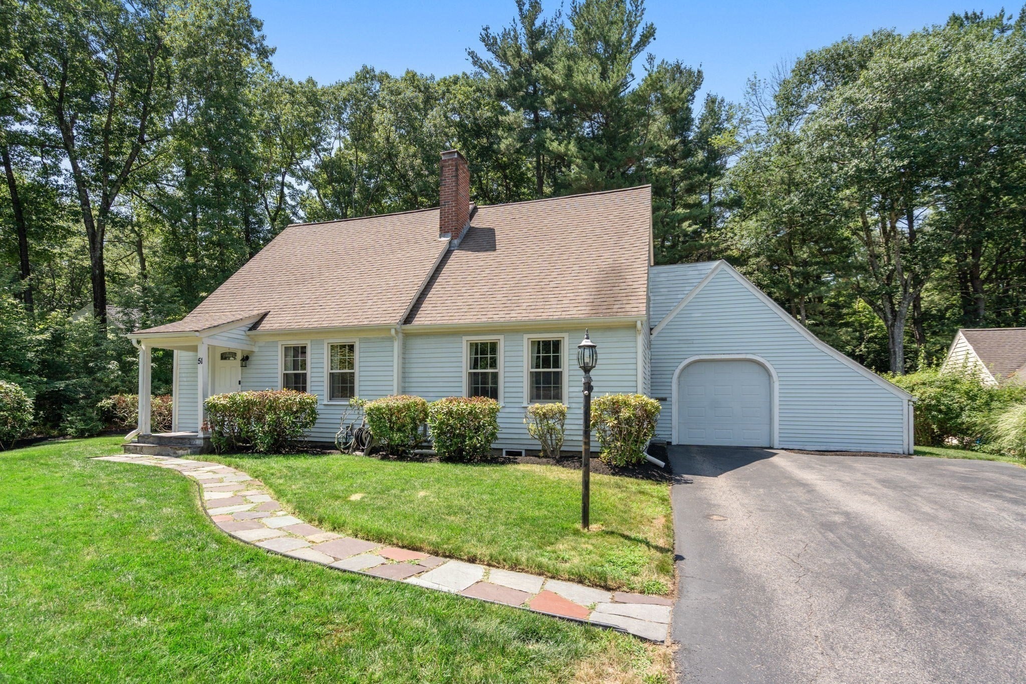 51 Laurelwood Rd