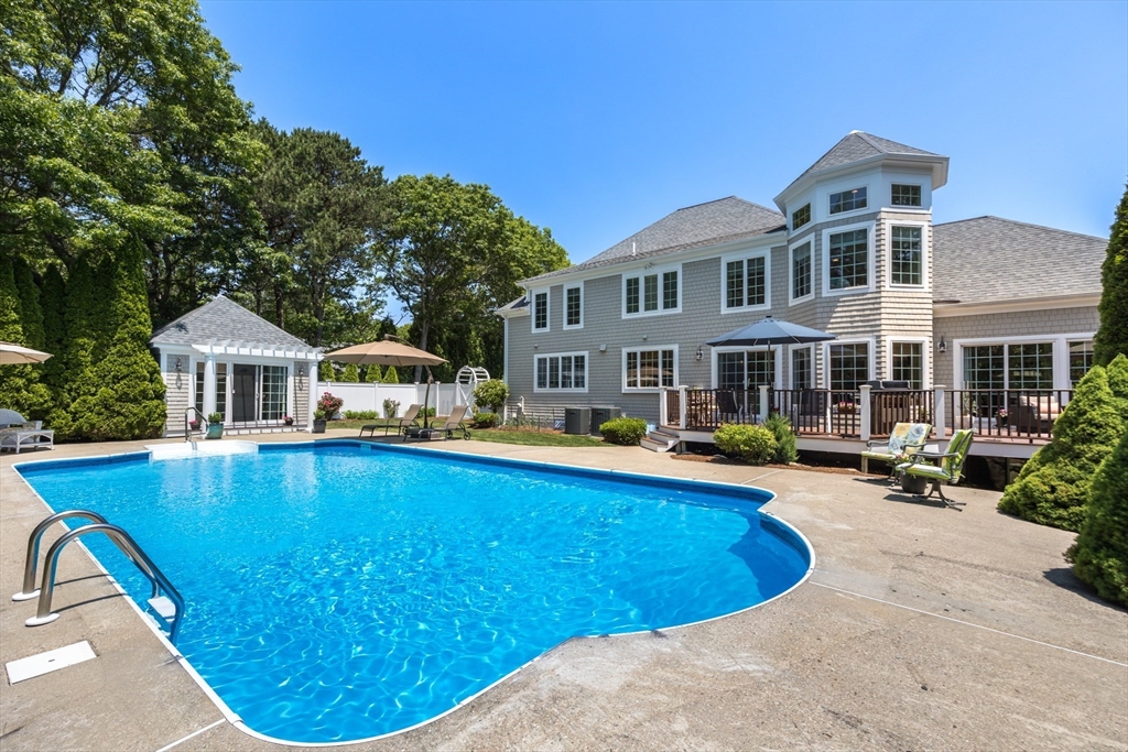 335 Falmouth Woods Rd