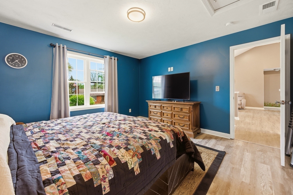 20 Crown St, Spencer, MA Photo #15