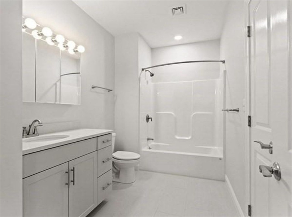 Medford, Massachusetts 02155, United States, 2 Bedrooms Bedrooms, ,2 BathroomsBathrooms,Residential,Active,97529