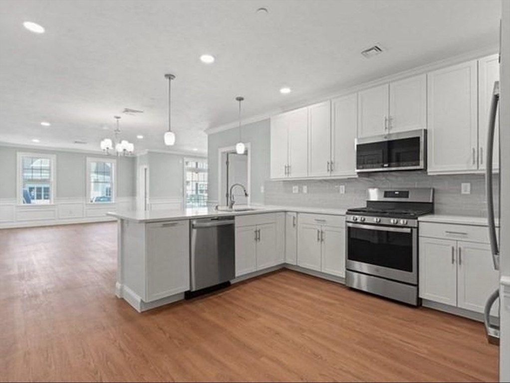 Medford, Massachusetts 02155, United States, 2 Bedrooms Bedrooms, ,2 BathroomsBathrooms,Residential,Active,97529