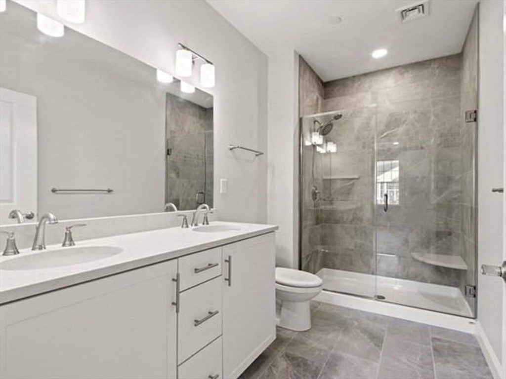 Medford, Massachusetts 02155, United States, 2 Bedrooms Bedrooms, ,2 BathroomsBathrooms,Residential,Active,97529