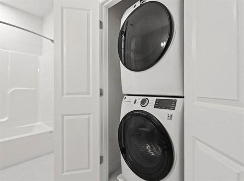 Medford, Massachusetts 02155, United States, 2 Bedrooms Bedrooms, ,2 BathroomsBathrooms,Residential,Active,97529