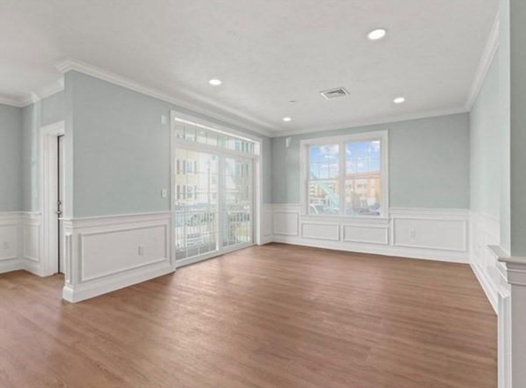 Medford, Massachusetts 02155, United States, 2 Bedrooms Bedrooms, ,2 BathroomsBathrooms,Residential,Active,97529