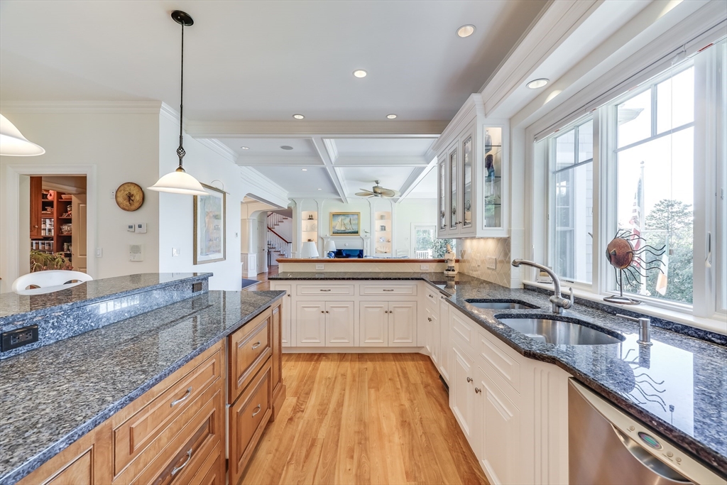 Barnstable, Massachusetts 02648, United States, 5 Bedrooms Bedrooms, ,7 BathroomsBathrooms,Residential,Pending,44301