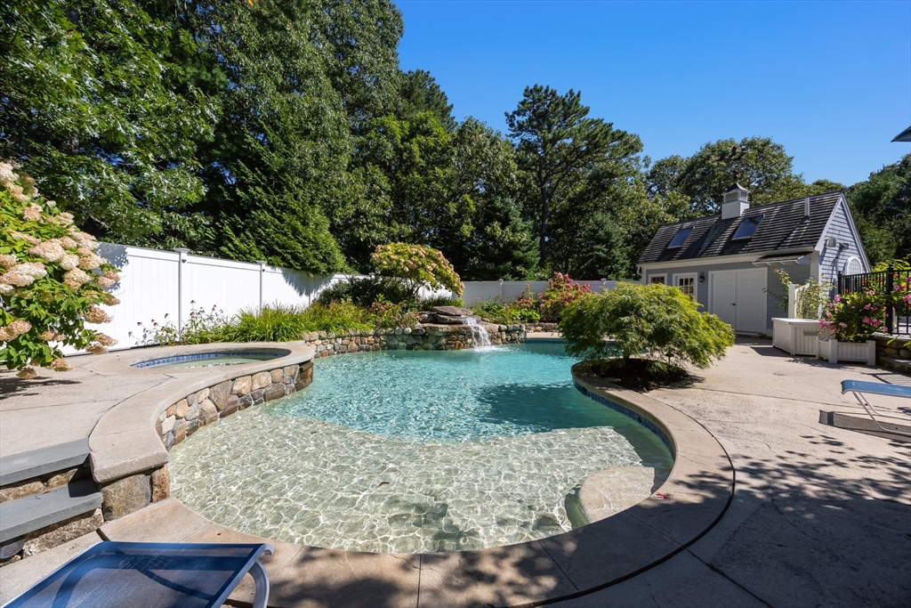 Barnstable, Massachusetts 02648, United States, 5 Bedrooms Bedrooms, ,7 BathroomsBathrooms,Residential,Pending,44301