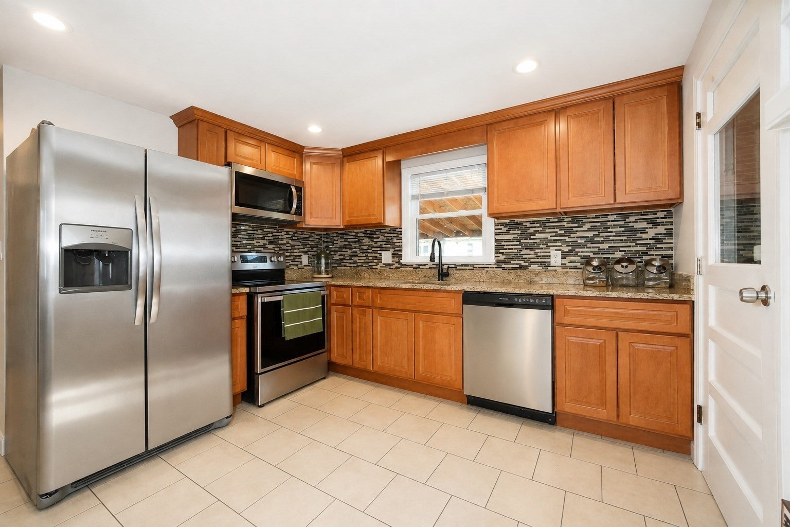 31 Rockwell Ave, Brockton, MA, 31 Rockwell Ave, Brockton, MA Photo #5