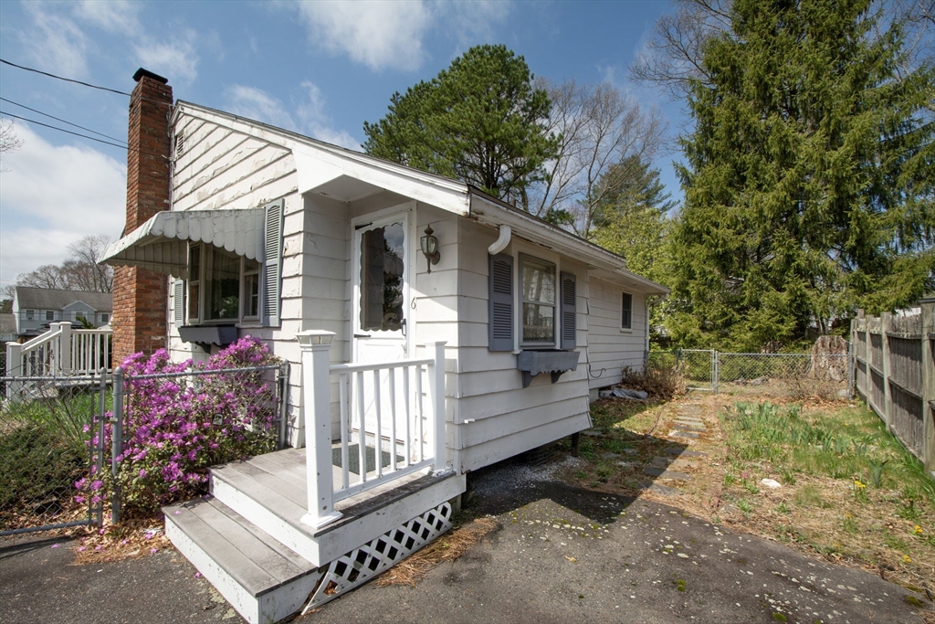 6 Clover Road
