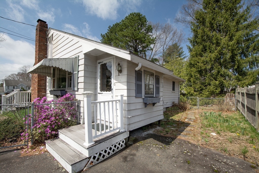 6 Clover Road