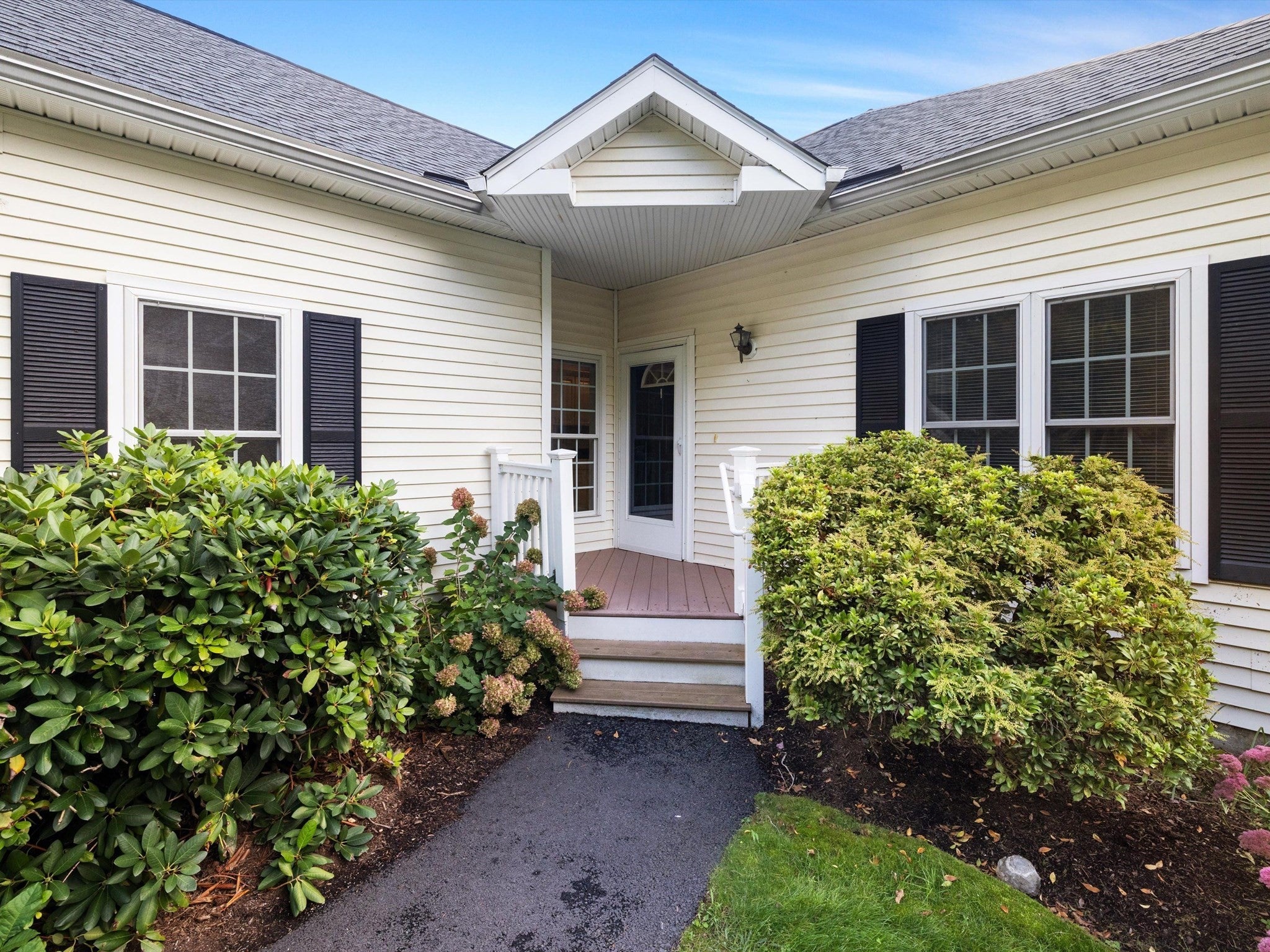 Photo of 30 William Onthank Ln, Southborough, MA