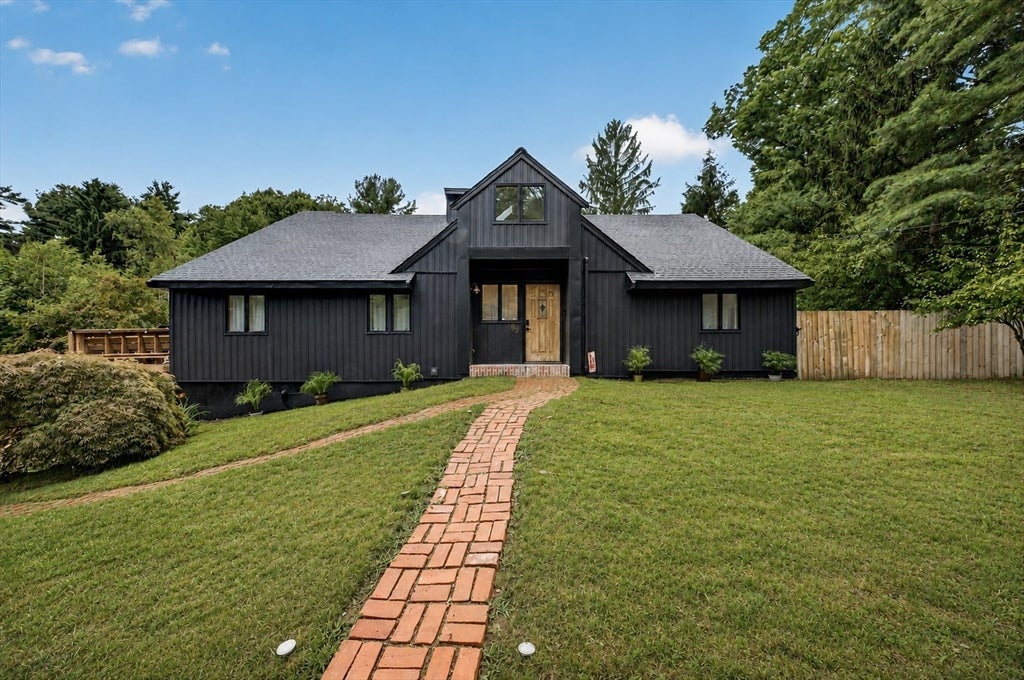 Photo of 63 S Grove St, Foxboro, MA
