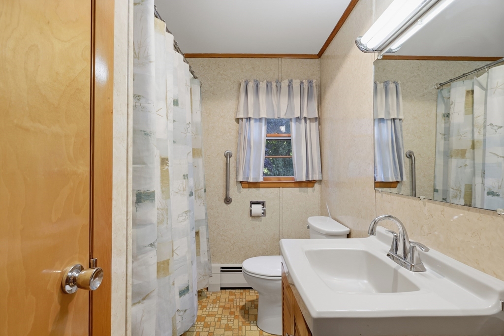 85 Bunker Hill Ave, Lowell, MA Photo #6