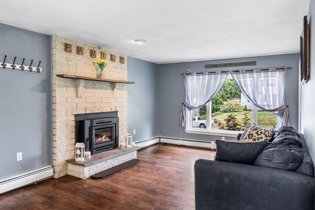 24 Lantern Ln
