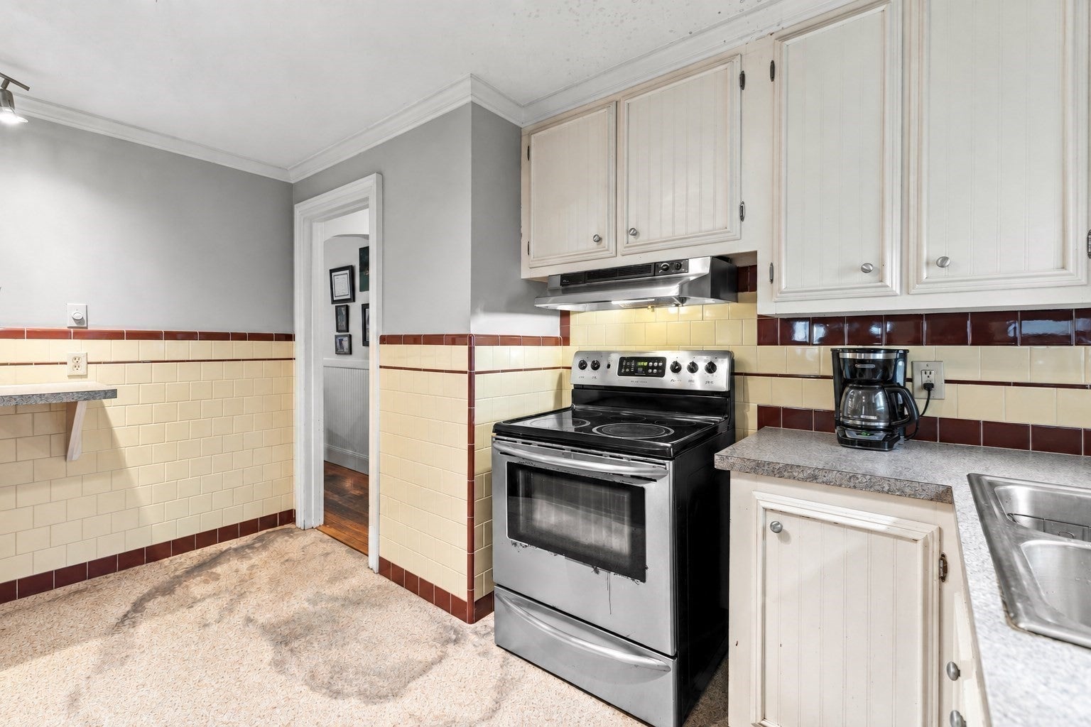19 Nautilus St, New Bedford, MA Photo #6