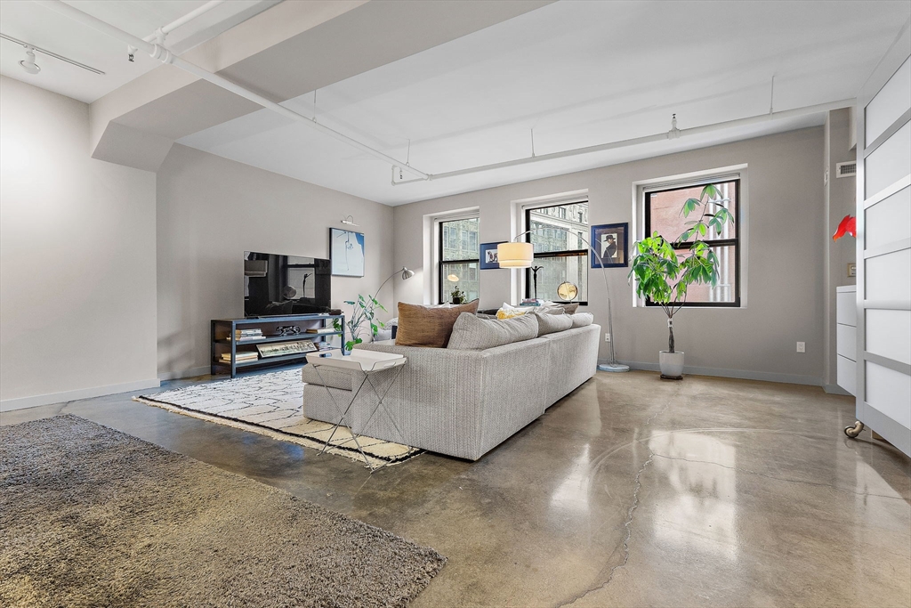 453 Washington St 5A