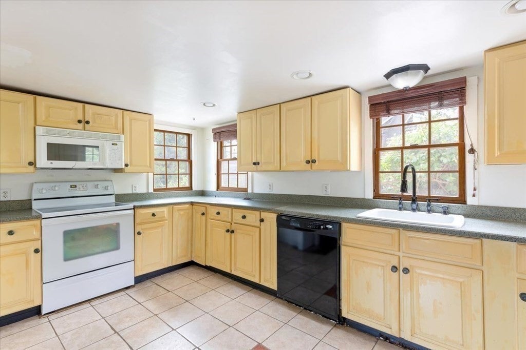 218 Sandwich St, Plymouth, MA, 218 Sandwich St, Plymouth, MA Photo #15