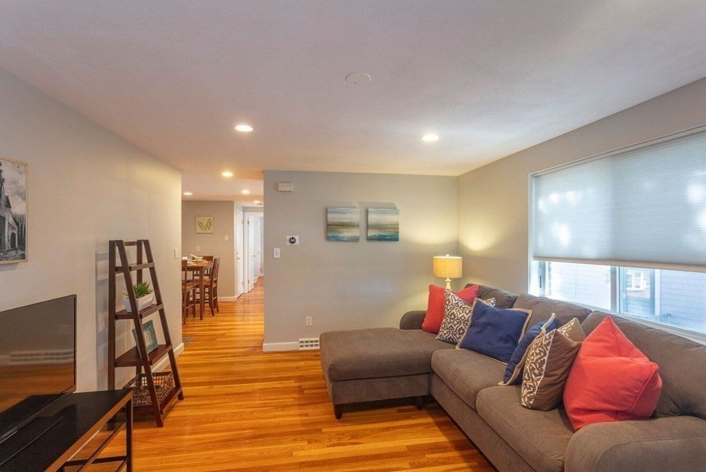 388 Crescent St #4, Waltham, MA, 388 Crescent St #4, Waltham, MA Photo #3