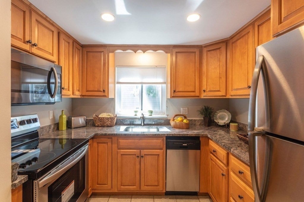 388 Crescent St #4, Waltham, MA, 388 Crescent St #4, Waltham, MA Photo #4