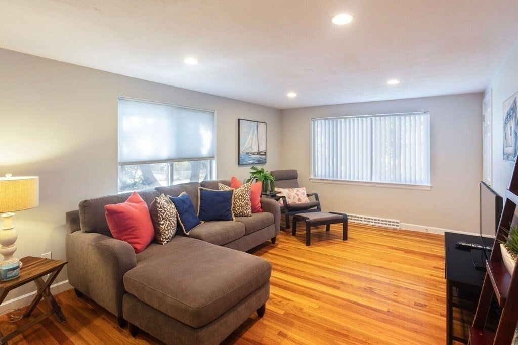 388 Crescent St #4, Waltham, MA, 388 Crescent St #4, Waltham, MA Photo #2