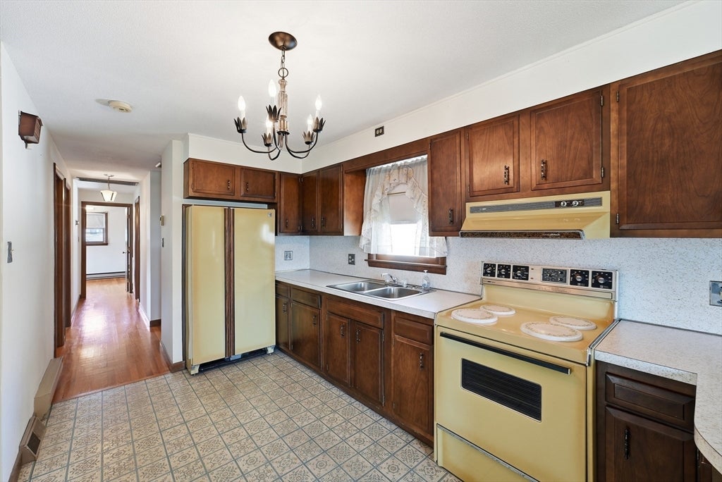 619 East St, Ludlow, MA Photo #8