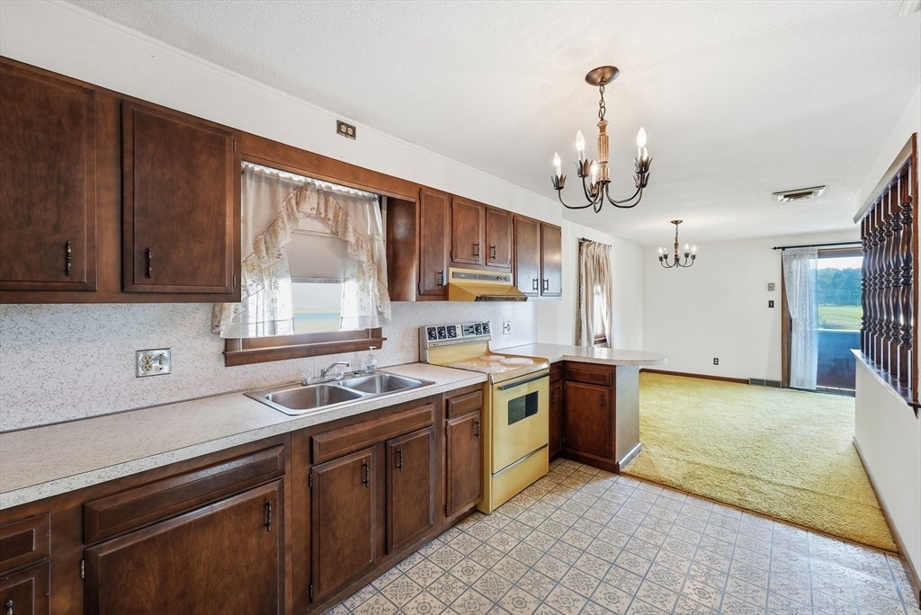 619 East St, Ludlow, MA Photo #10
