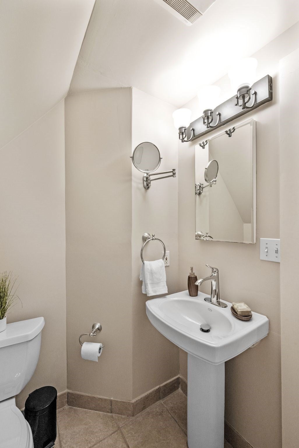 128 Selwyn St #2, Boston, MA Photo #29
