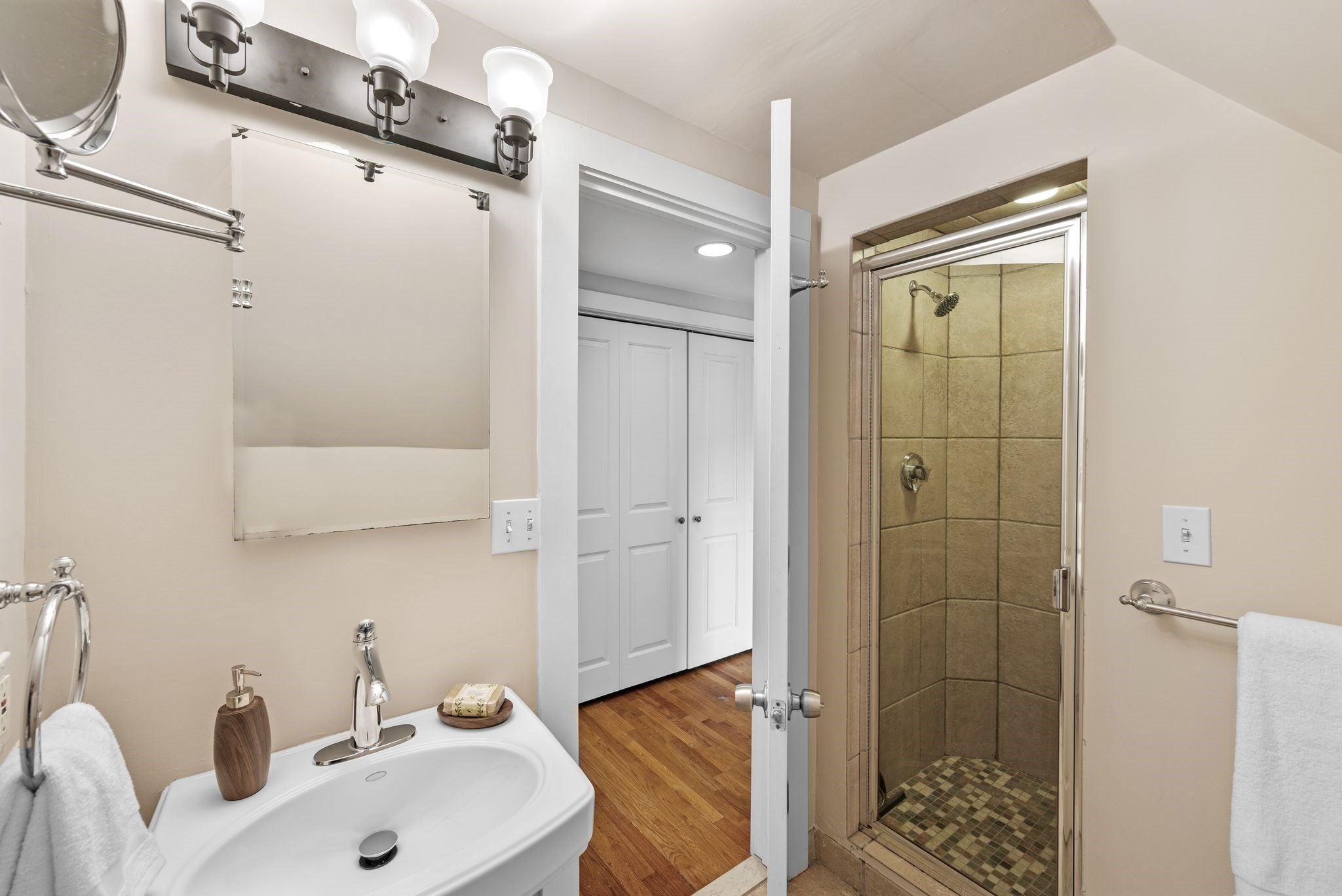 128 Selwyn St #2, Boston, MA Photo #30