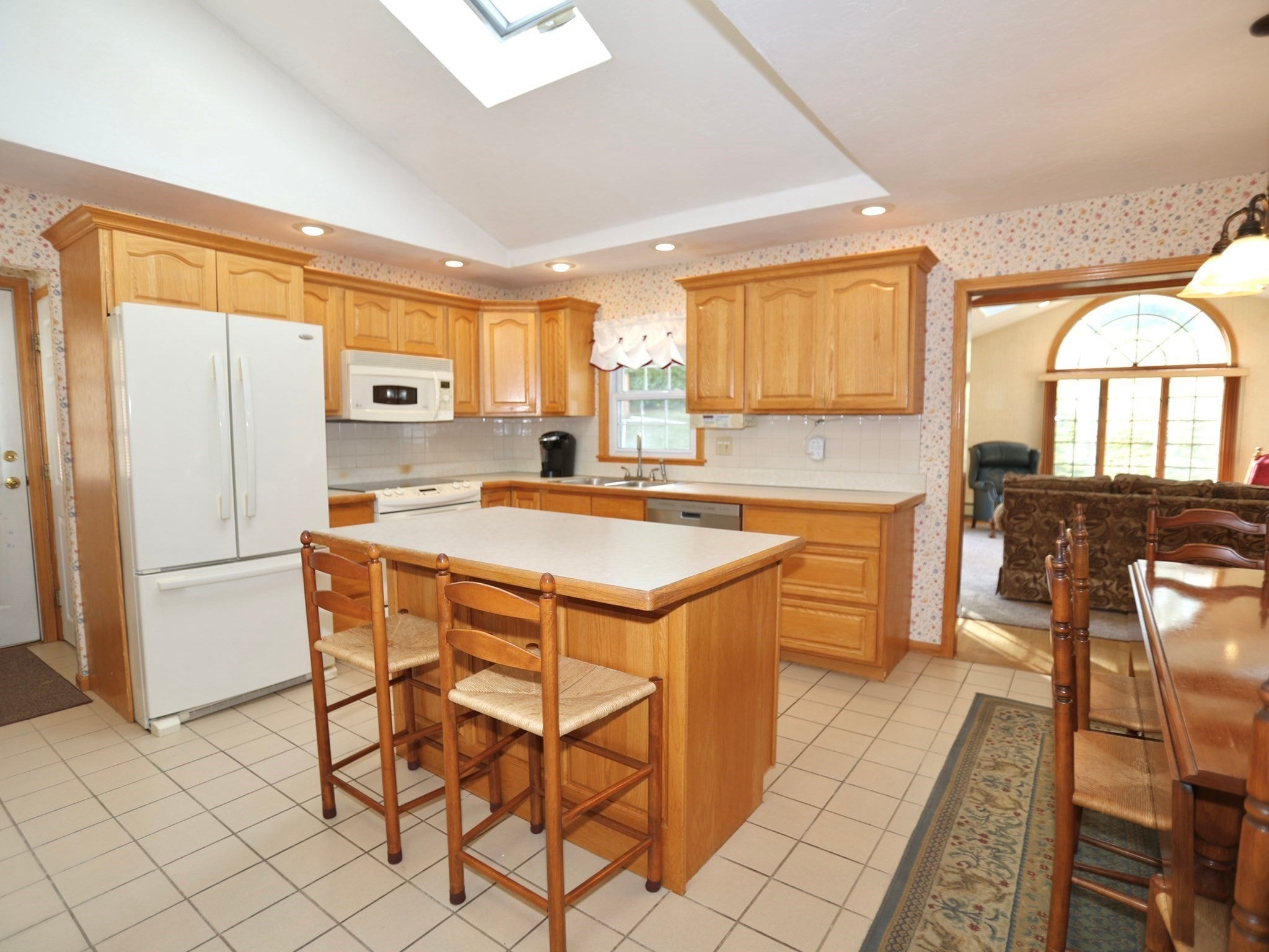 16 Hycrest Dr, Worcester MA 01606