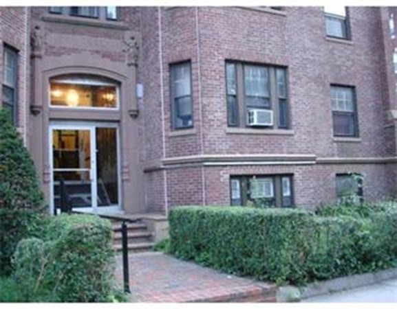 Click for 108 Washington St #1, Boston, MA slideshow