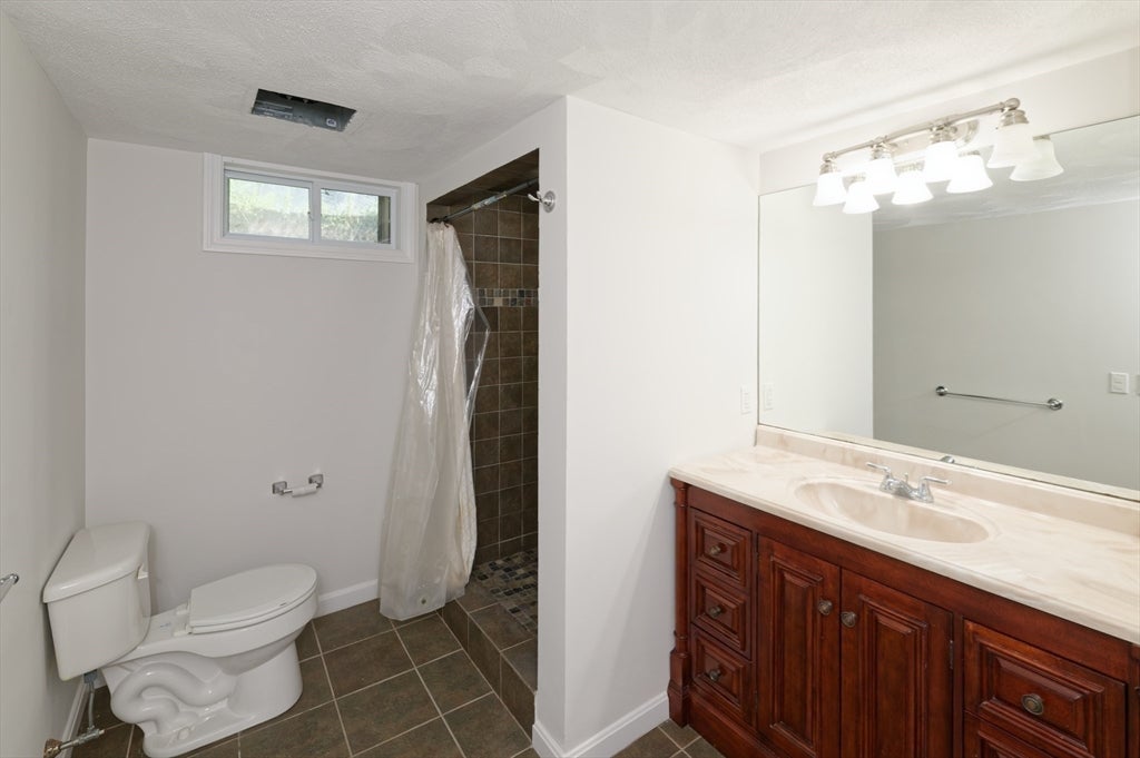 318 South Main St, Hopedale, MA Photo #30