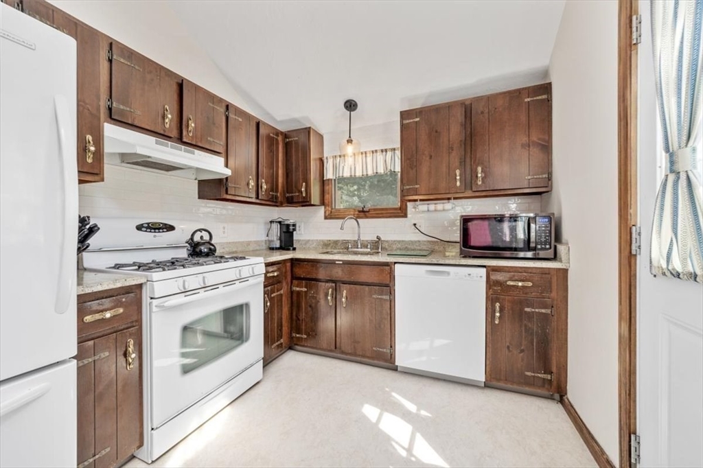 9 Beaver Dam Rd