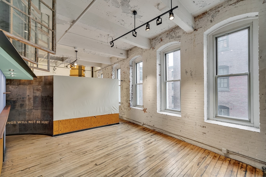 300 Summer St 35