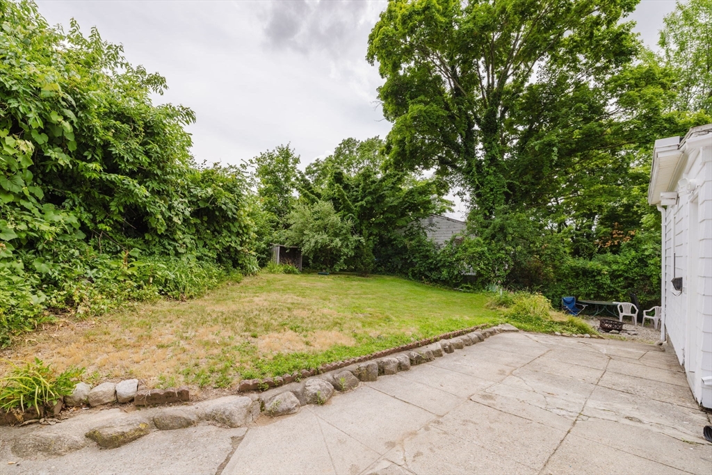 1586 Chalkstone Ave