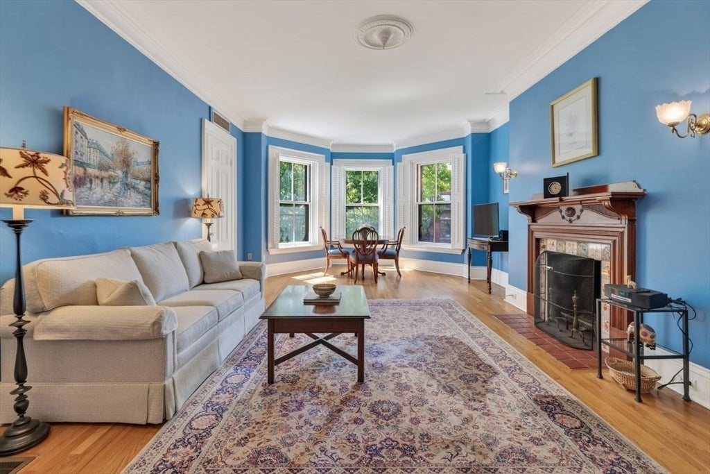 302 Commonwealth Ave C