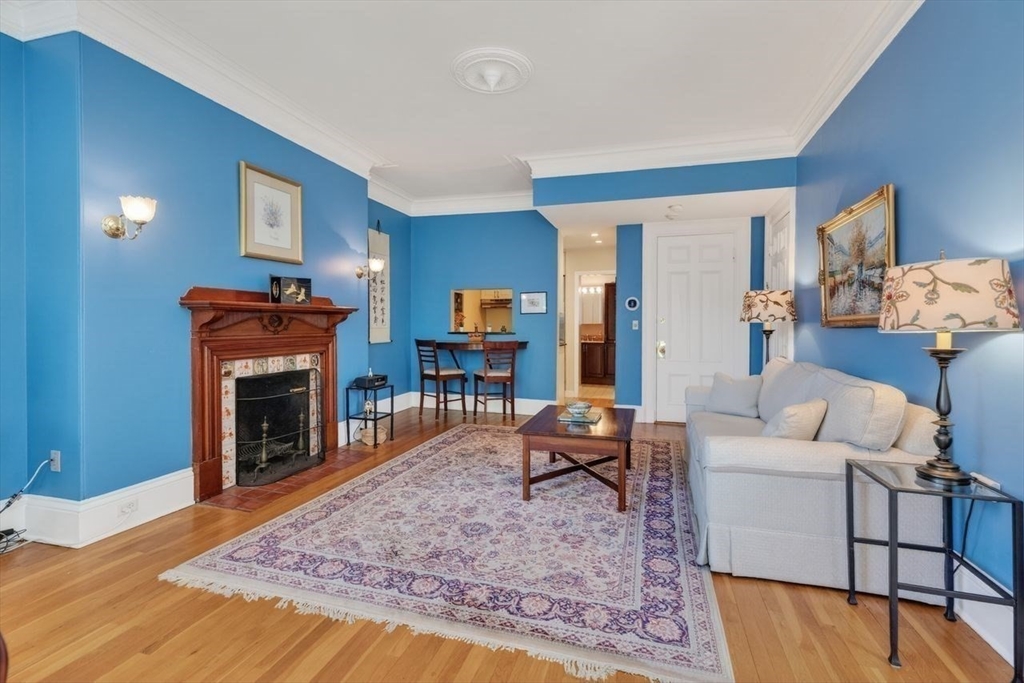 302 Commonwealth Ave C