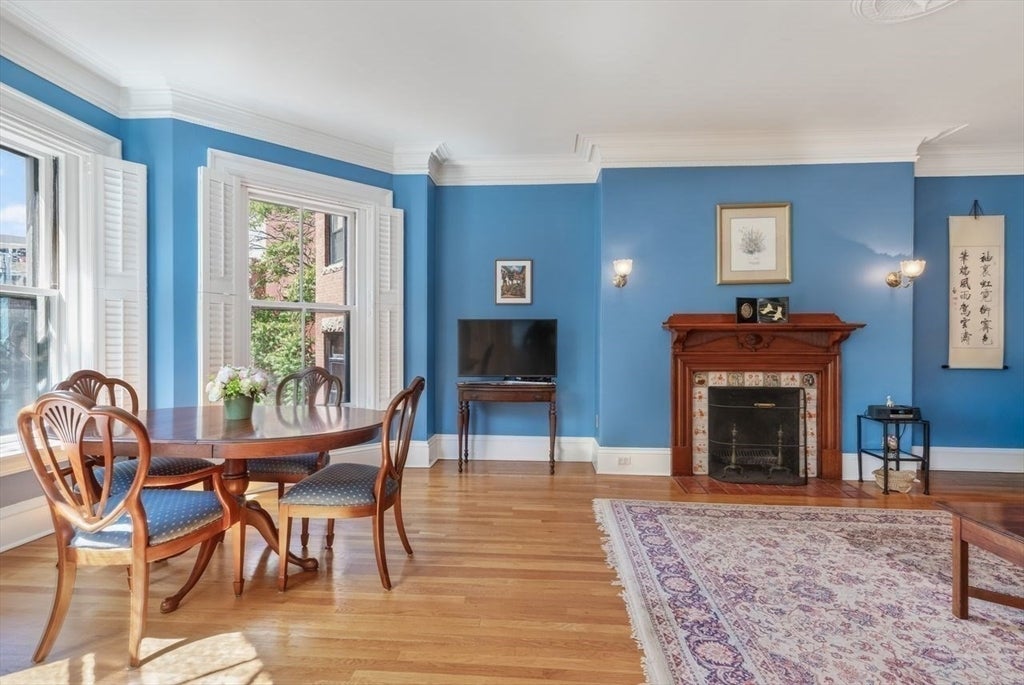 302 Commonwealth Ave C