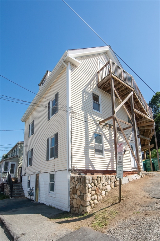 13 Center St
