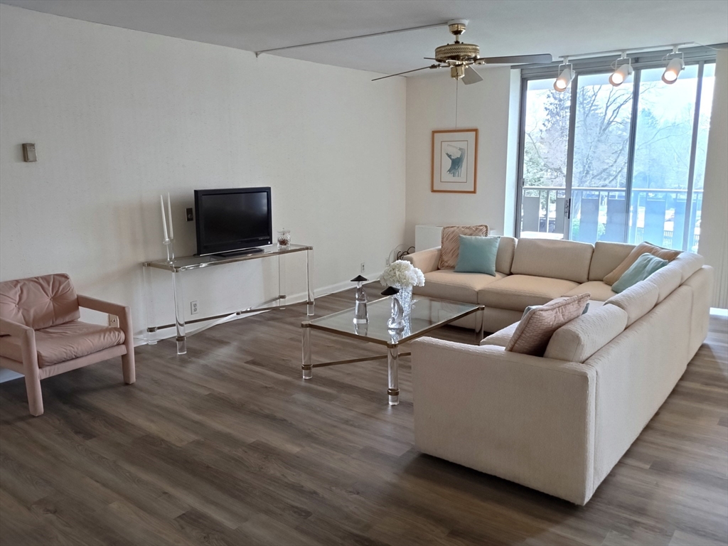 280 Boylston St 304