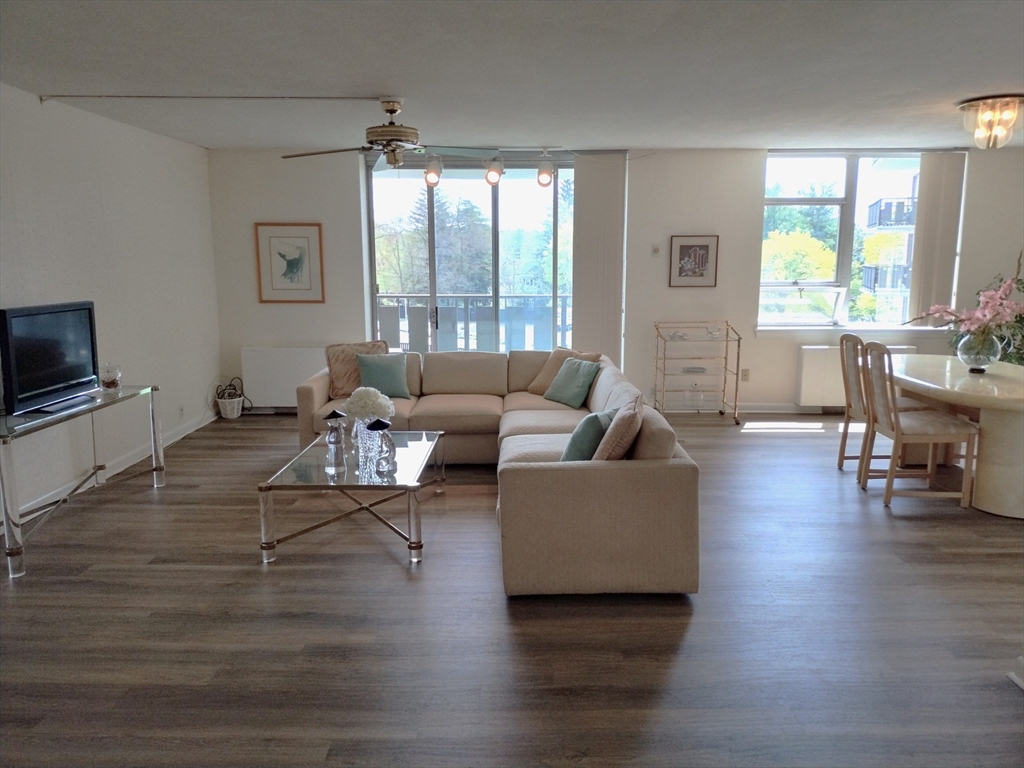 280 Boylston St 304