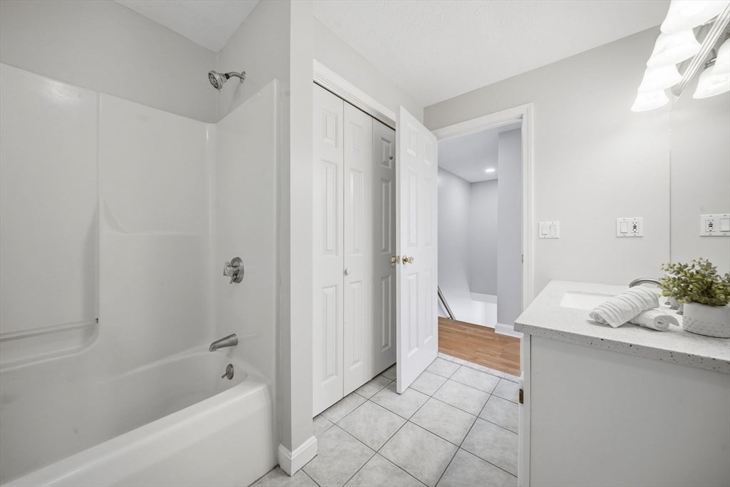 27 Stonegate Rd #27, Chelmsford, MA, 27 Stonegate Rd #27, Chelmsford, MA Photo #25