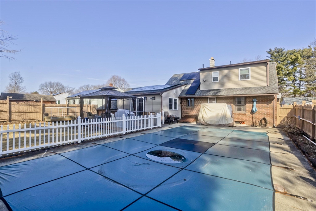 25 Gardens Dr