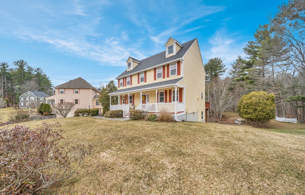 10 Stonehedge Dr