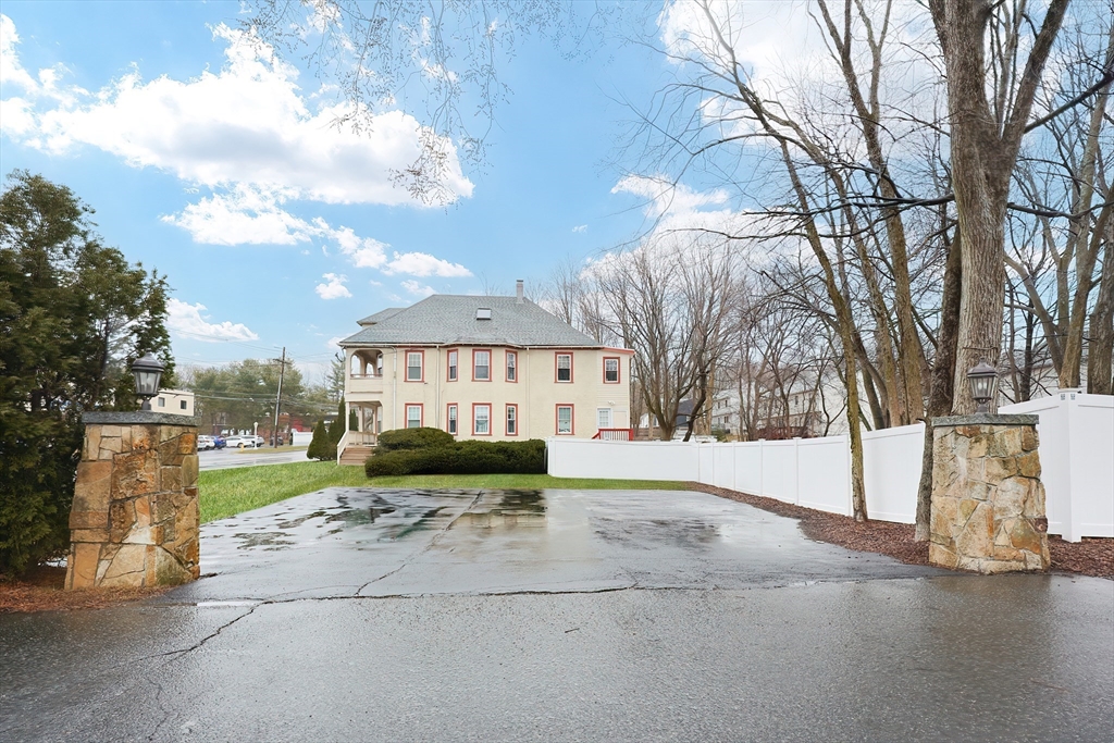 306 West Central Street 306