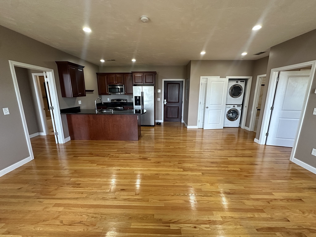 Click for 100 Fellsway West #401, Somerville, MA slideshow