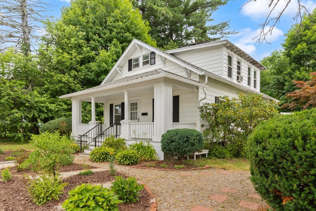 484 Groveland St